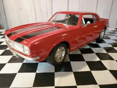 Road Signature 1967 Chevy Camaro Z/28 1:18 Scale Diecast Model Car Red/Black - Image 1 of 4