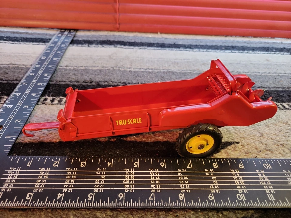 Tru-Scale Manure Spreader 1/16 Pressed Steel Farm Implement Replica Collectible - Image 1 of 4