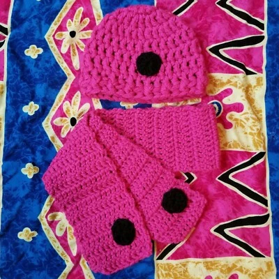 Hecho a mano rosa y negro bebé ganchillo Beenie invierno/otoño sombrero bufanda conjunto  Foto 1 de 2