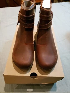 NEW IN BOX Clarks Womens Angie Spice Dark Tan Leather Boots- Sz 10M - Picture 1 of 9