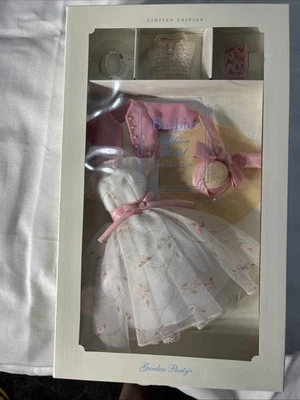 Наряд куклы Barbie Mattel BFMC Silkstone «Вечеринка в саду» MPN: 26933 никогда не доставался из коробки - Изображение 1 из 4