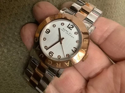 "Reloj de vestir Marc by Marc Jacobs para mujer tono dorado plateado nuevo ajuste de batería a muñeca de 6""" - Imagen 1 de 4