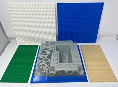 ЛЕГО ЛОТ ИЗ 5 ПИРАТСКИХ ПОДНЯТЫХ ЯМ и БОЛЬШИХ ТАРЕЛОК (две 10 x 10 дюймов - две 10 x 5 дюймов) - Изображение 1 из 4