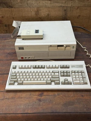 Computadora Tandy 1000 SL de colección con teclado mejorado y programador Sunshine EPROM Foto 1 de 4