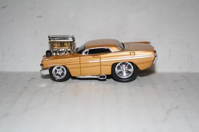 MUSCLE MACHINES 1962 PONTIAC  CATALINA CAR DIECAST-1/64-GOOD-GOLD-LOOSE - Image 1 of 4
