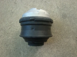 MERCEDES SL500 R230 CLS500 W219 M113 ENGINE MOTOR MOUNT NEW - Foto 1 di 4