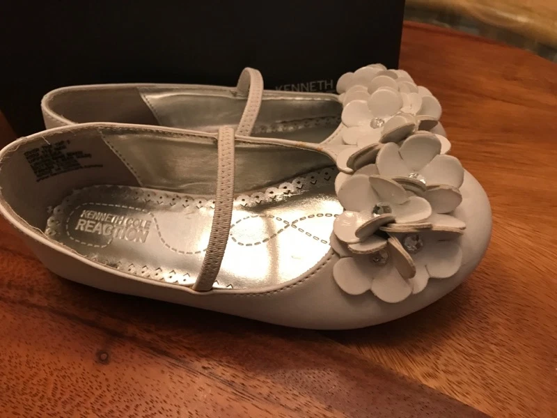 Kenneth Cole Reaction Zapatos sin cordones de cuero blanco para niña NUEVOS TALLA 11 1/2 M Foto 1 de 4