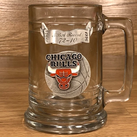 Chicago Bulls 1995- 1996 NBA record 72-10 Glass Mug Stein Pewter Emblem Cover