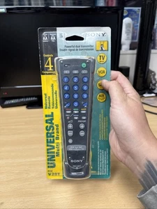 GENUINE SONY RM-V20T UNIVERSAL TV/SAT/VCR/AUX REMOTE CONTROL NEW!!!! - Picture 1 of 5