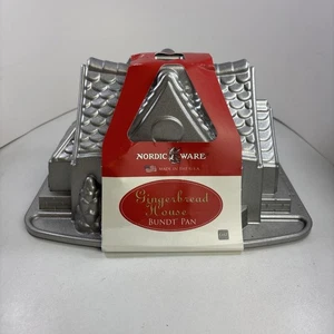 Nordic Ware Ginger Bread House Bundt Pan 9 Cups Heavy Cast Aluminum - Picture 1 of 7