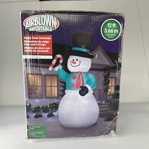 Muñeco de nieve inflable iluminado Gemmy Holiday Living 12' con candycane Navidad - Imagen 1 de 5