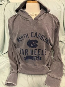 North Carolina Tar Heels Hooded Pullover Sweatshirt-L-NWT - Picture 1 of 2
