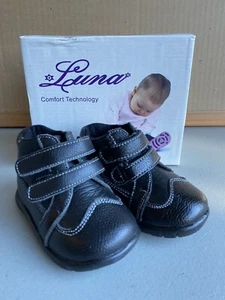 Baby girls size 2 black boots New In Box - Picture 1 of 4