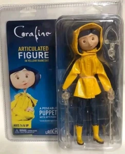 CORALINE ANIMATION MOVIE ARTICULATED FIGURE IN YELLOW RAINCOAT LAIKA/NECA 10CM - Foto 1 di 1