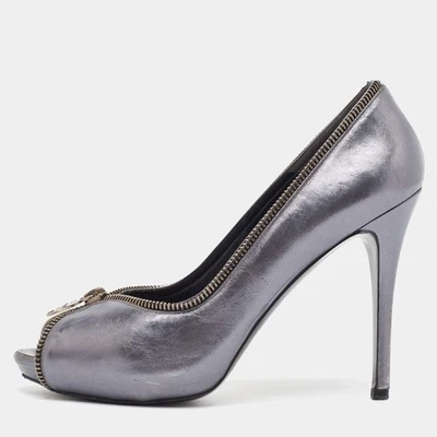 Zapatos de salón Alexander McQueen de cuero metálico con puntera abierta talla 38 Foto 1 de 4