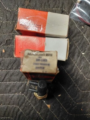 Interruptor de puerto de vacío Ford Torino LTD 1975-1978 D5OZ-8A564-A NOS Foto 1 de 2