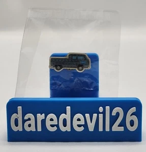 2024 EMPI Volkswagen VW Doble Cabina Concesionario Vehículo de Apoyo SEMA Show Pin Esmaltado - Imagen 1 de 3