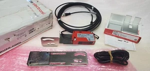 Leuze D-73277 SET RK46CDL34P200M12 TK4060BT 50143108 50143109 820-20881-001 - Picture 1 of 10