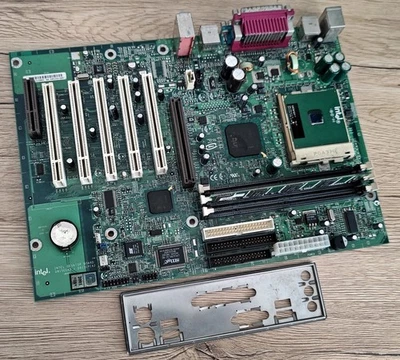 Intel D815EEA2/D815EPEA2 PGA370 A45154-205 Industrial Motherboard + CPU - Image 1 of 4