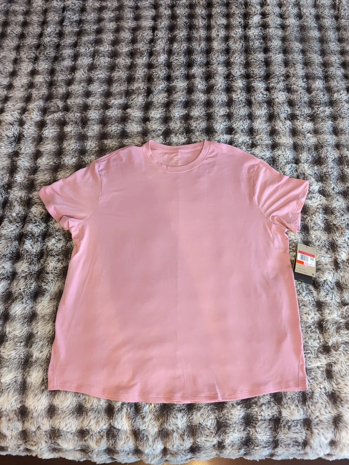 Nike One Relaxed Women's Dri-FIT Short-Sleeve Top Pink (FN2814-699) Size L NEW - Image 1 of 4