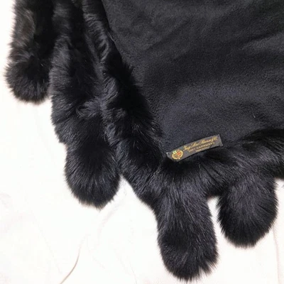 Bufanda estola con flecos de piel de conejo cachemir Loro Piana 76,8 pulgadas negra Italia Foto 1 de 4