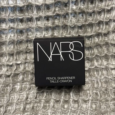 Точилка для карандашей NARS официальная подводка для глаз черная 2 отверстия толстая тонкая двойная - Изображение 1 из 3