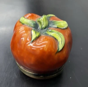 Vintage Limoges France Peint Main Chamart Exclusive Tomato Trinket Box - Picture 1 of 6