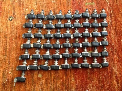 Interruptor pulsador miniatura CARLING, 6A 125V, 3A 250V, 3/4A 125V lote de 55  Foto 1 de 2