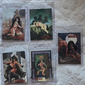 Lotto 5 carte Topps Visions Of Vampirella 1995 #6 - Foto 1 di 2
