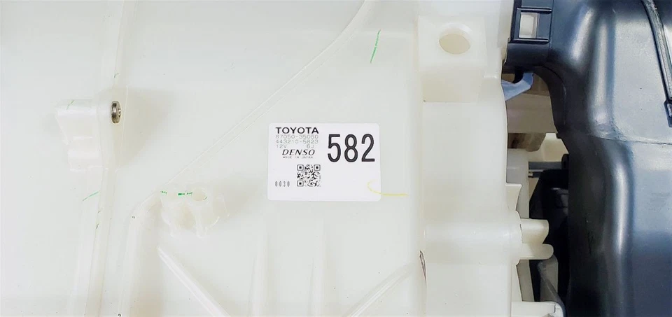 2007 2011 Toyota FJ Cruiser OEM Complete AC Evaporator Housing With Blower Motor - Image 1 of 4