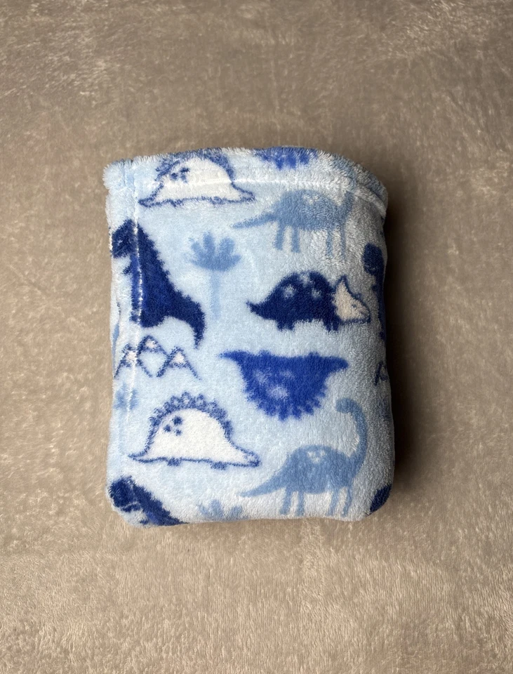 Мягкое плюшевое флисовое детское одеяло Manhattan Kids Blue Dinosaur Dino Lovey 30 дюймов x 40 дюймов - Изображение 1 из 4