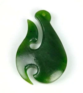 Natürlicher grüner Nephrit Jade Fisch Haken Hei Matau Anhänger Halskette Neuseeland Maori Schnitzerei - Bild 1 von 4