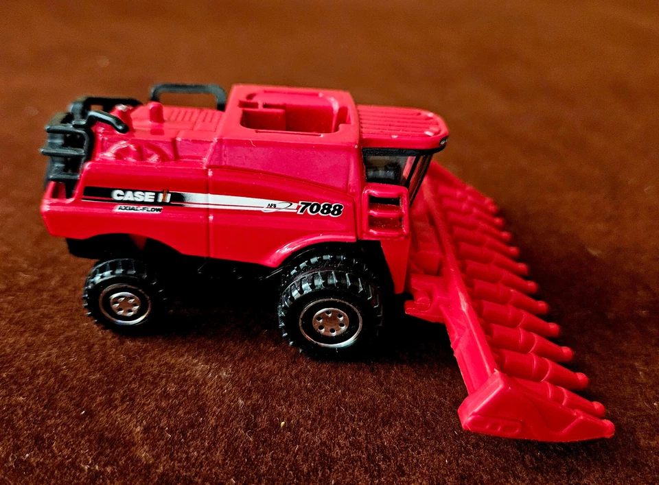 2009 Matchbox Case IH Combine 7088 Not played with - Image 1 of 2