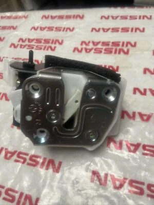 1997-2001 INFINITI Q45 RHR TRAVA DE PORTA TRASEIRA DIREITA FABRICANTE DE EQUIPAMENTO ORIGINAL veja fotos. - Imagem 1 de 4