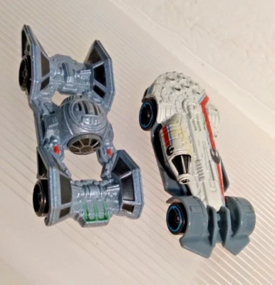 Star Wars Hot Wheels Carships Tie Fighter y Millennium Falcon 2016 Foto 1 de 4