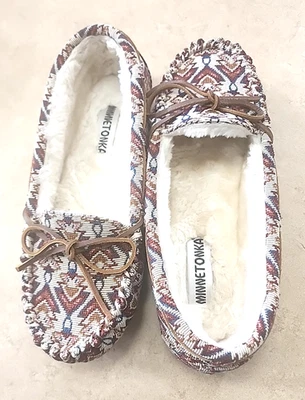 NUEVOS PANTUFLAS MINNETONKA CALLY Mocasines FORRADOS DE PIEL Tapiz Azteca Acolchado Talla 10 M Foto 1 de 4