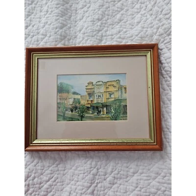 Obra de arte enmarcada Visiting Leura Village de Essie Nangle Foto 1 de 4