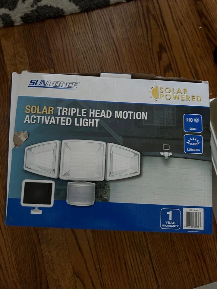 Luz activada de movimiento solar de triple cabezal Sunforce con 1500 lúmenes ARTÍCULO 1600074 Foto 1 de 1