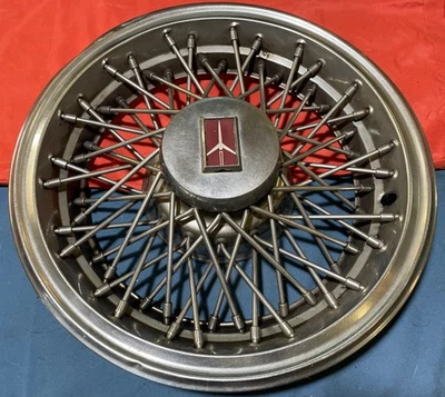 1982 - 1988 年 Olds Cutlass 14 英寸钢丝轮毂盖车轮盖 22515281 复古 1 — 第 1/4 张图片