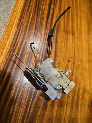 2001 LEXUS GS300 RH atuador de trava de porta frontal fabricante de equipamento original P - Imagem 1 de 4