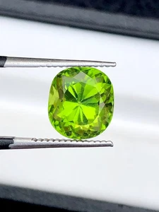 Peridot Cushion Faceted 4.85 ct - Loose Jewelry Gemstone - Picture 1 of 3