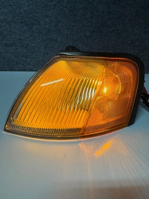 92-95 Toyota Paseo Delantero Izquierdo/Conductor Señal de Giro Luz Lente Lámpara EE. UU. 16-109L OEM Foto 1 de 4