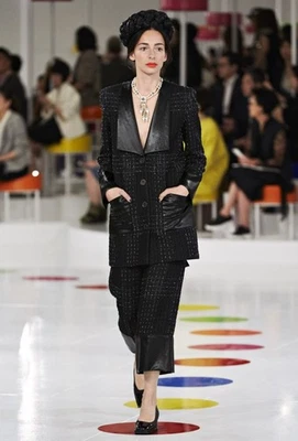 Chanel 2016 Resort Negro Tweed Pierna Ancha Pantalón Corto y Chaqueta Traje Conjunto Talla 38 Foto 1 de 4