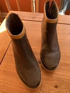 Platform Leather Short Boots.. Gray/Yellow Inserts.. Size 39 - Picture 1 of 3