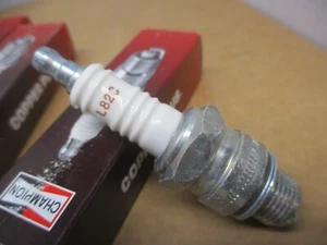 Champion 811 L82C Copper Plus Spark Plug Pack of 4 - Picture 1 of 3