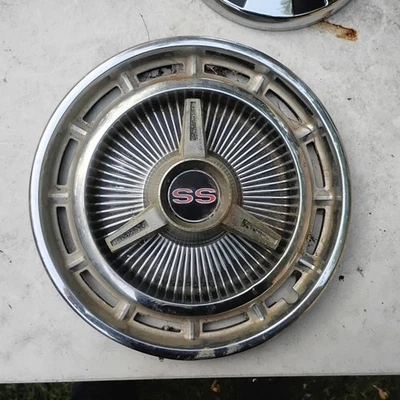 Cubierta de rueda tapacubos llanta giratoria vintage años 60 GM Chevrolet SS Nova Impala 14" Foto 1 de 3