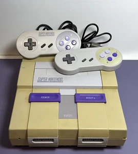 Super Nintendo SNES Console in Good Condition w Controllers  *Untested* - Picture 1 of 8