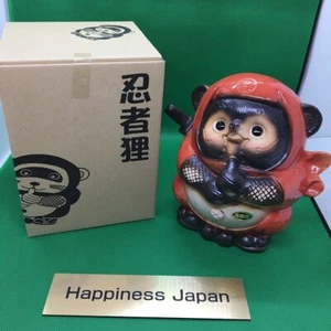 Tanuki Raccoon Dog Ninja Red Japanese Shigaraki Yaki Pottery Made in Japan - Foto 1 di 14