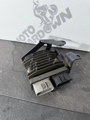 Регулятор выпрямитель Triumph Street Triple 675 R 2014 2013-16 14241 миль от оригинального производителя - Изображение 1 из 4