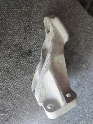 Soporte de montaje del motor delantero derecho Cadillac CTS 2008-2014 25905221 usado OEM Foto 1 de 4